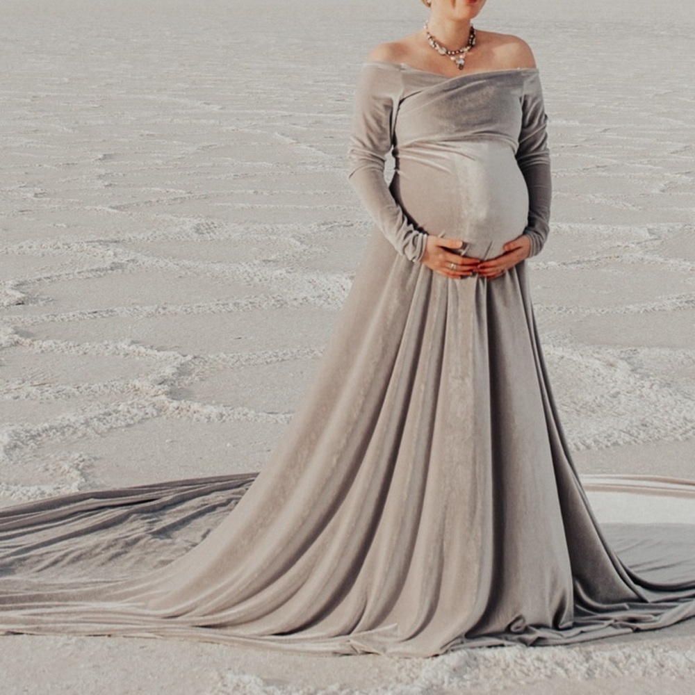 Elegant Gray Velvet Women's Photoshoot Dress